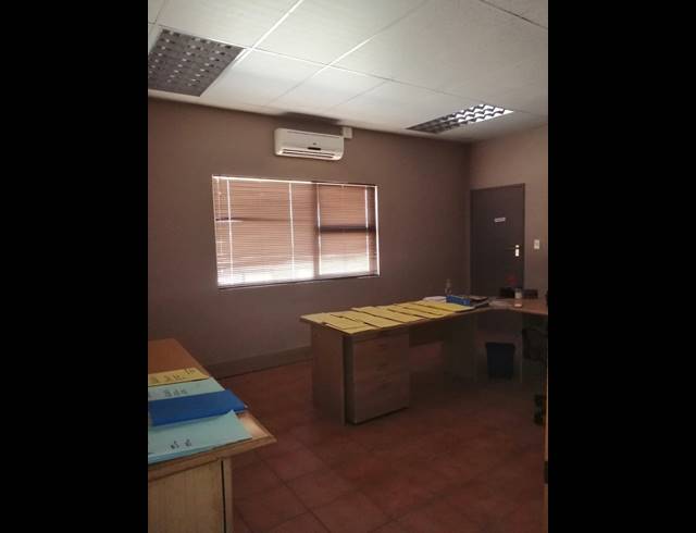 902M² BUILDING FOR SALE IN VAALPARK